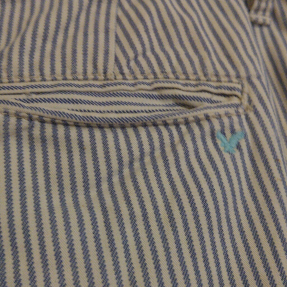 AEO White w/ Navy Stripes Bermuda Shorts Size 4 - Picture 3 of 7